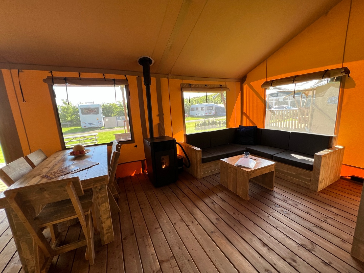 Ingerichte lodge – afbeelding 3