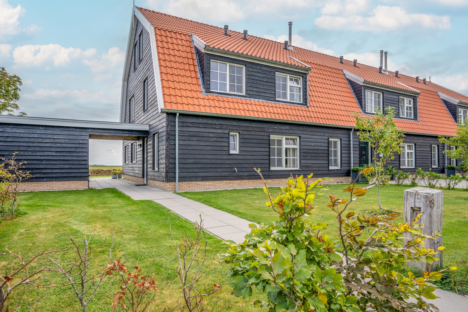 Private business villa met 18 hotelkamers