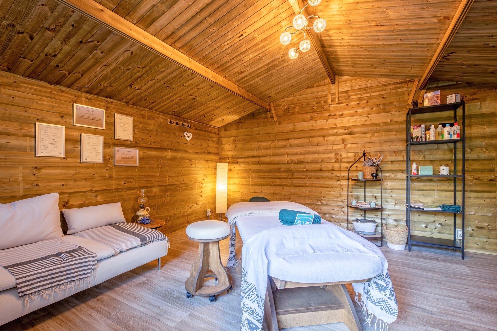 Kamer 2 Deluxe met jacuzzi – afbeelding 2