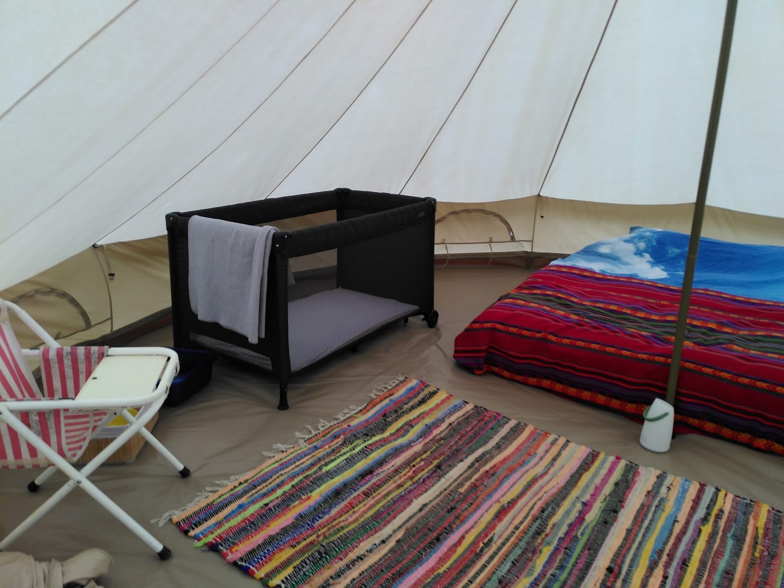 Ingerichte Bell tent – afbeelding 2