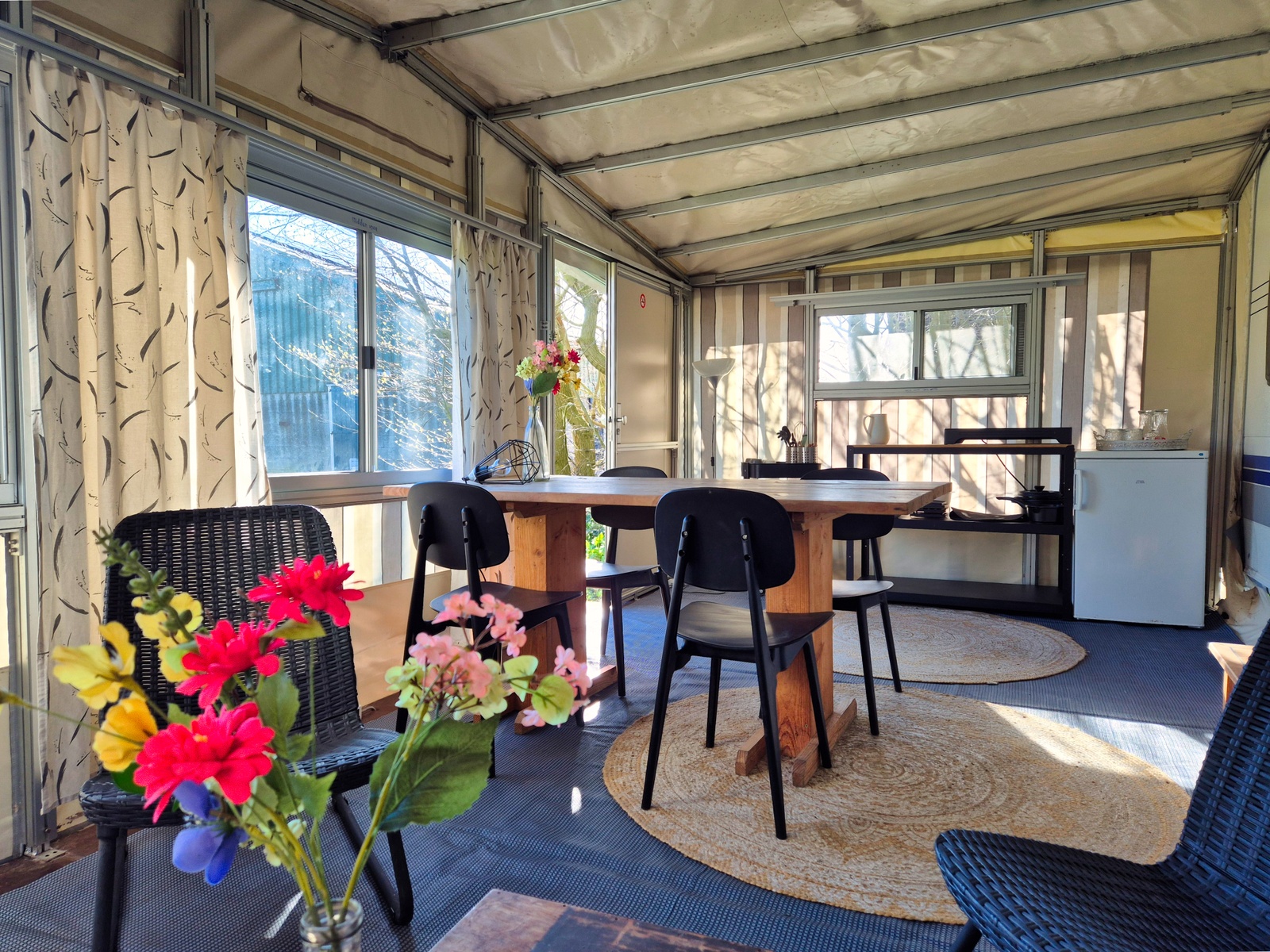 Caravan met voortent – afbeelding 3