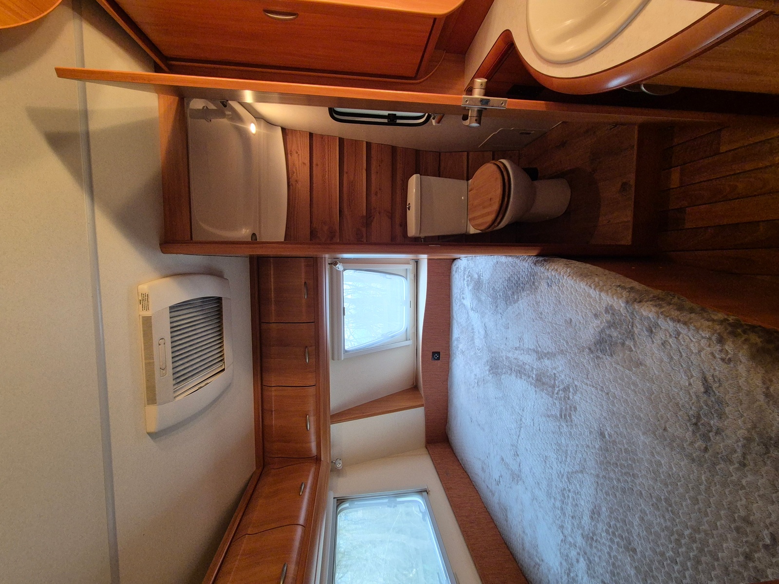 Caravan met voortent – afbeelding 2
