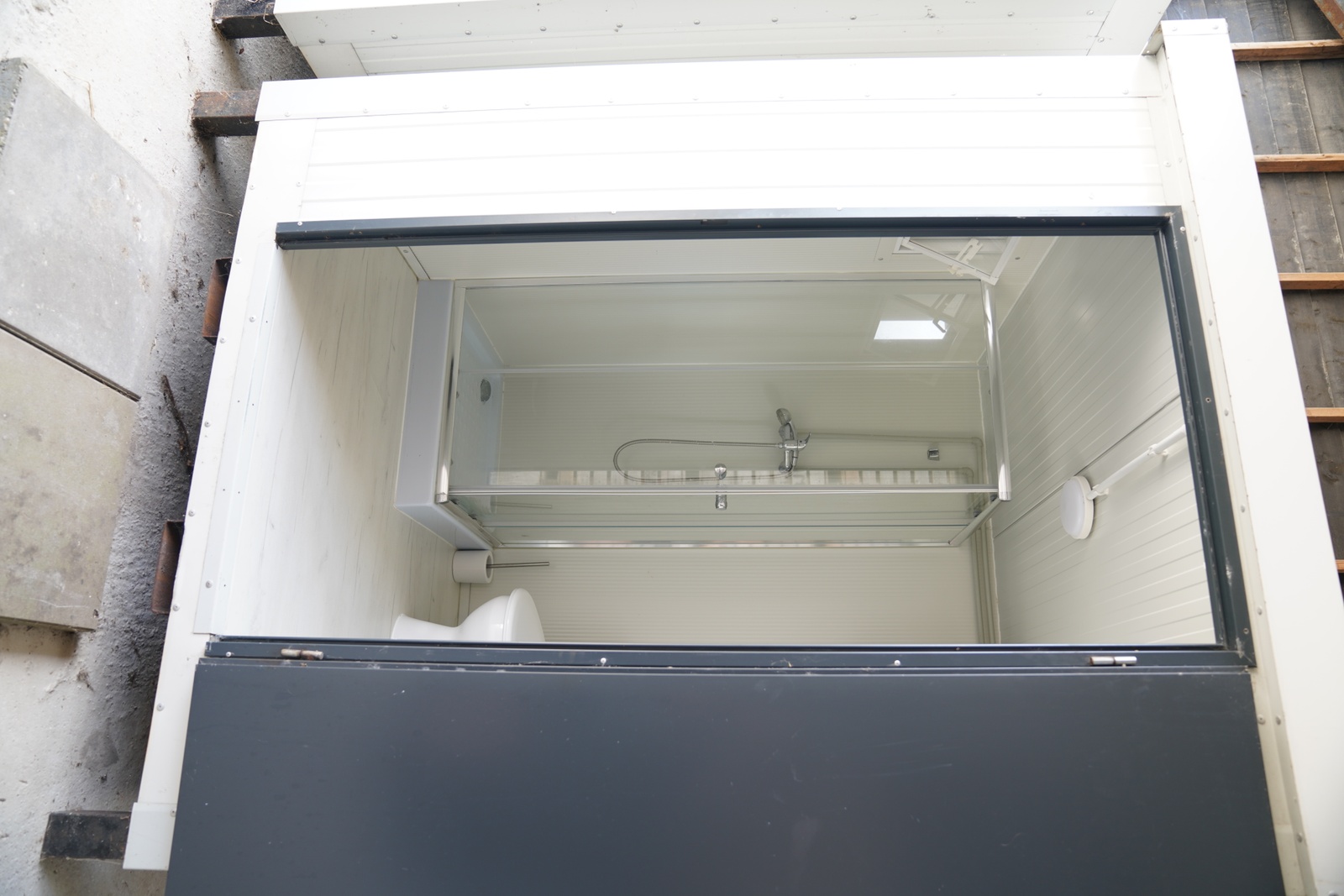 Kampeerplaats 09 met privé sanitair