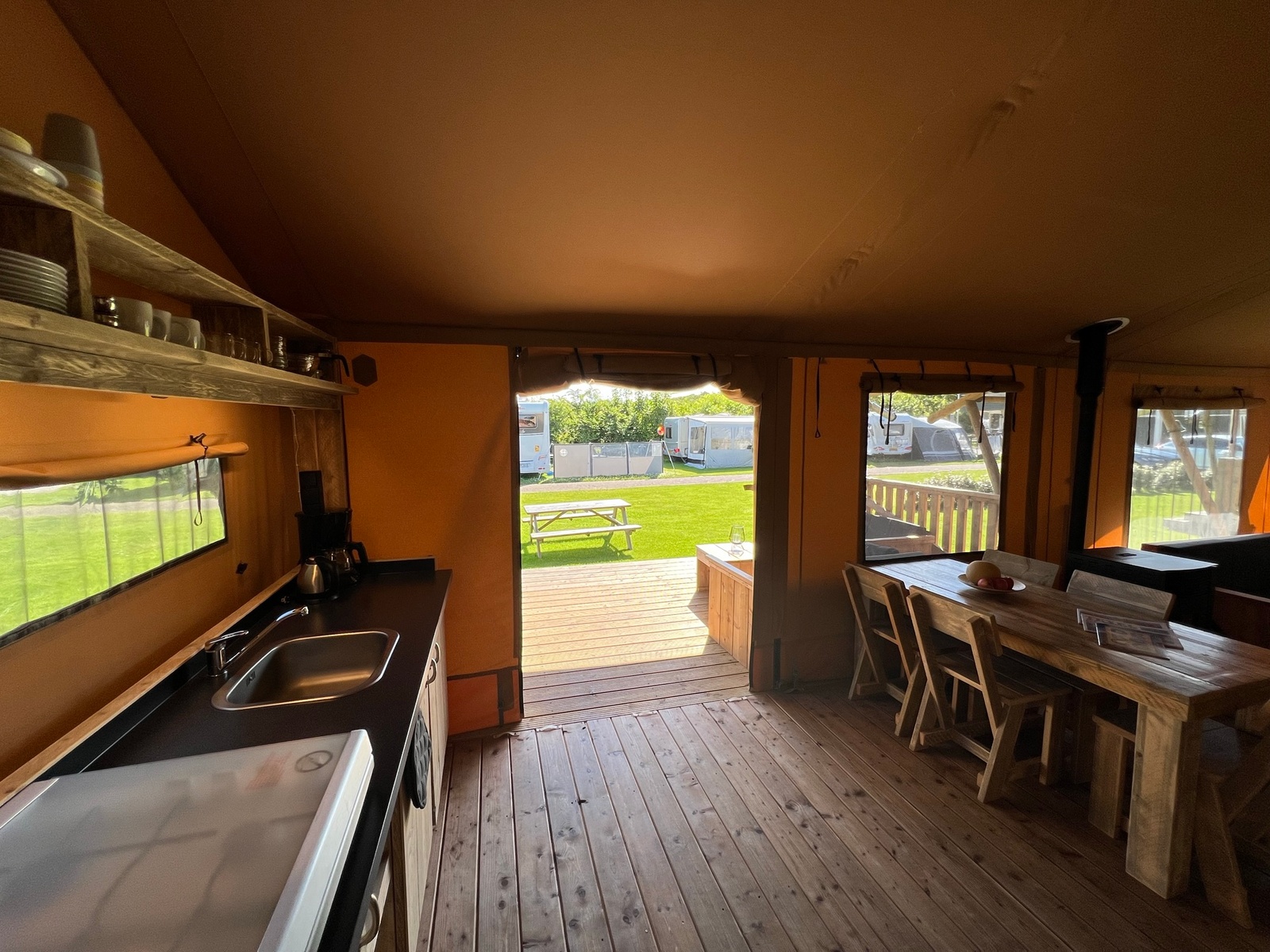 Ingerichte lodge – afbeelding 2