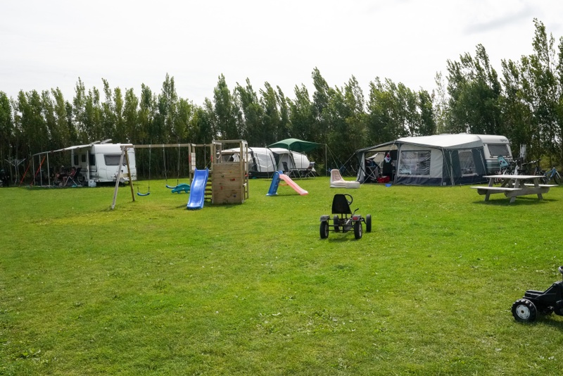 Kampeerplaats 12 met privé sanitair – afbeelding 2