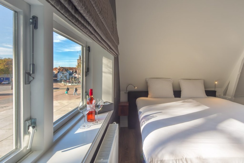 Tweepersoons luxe kamer met balkon en rainshower - Douche/toilet – afbeelding 5
