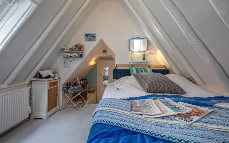 Tweepersoons kamer met boxspring bedden - Douche/toilet – afbeelding 2