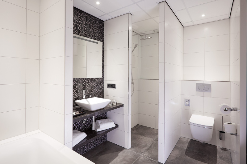 Tweepersoons Deluxe Twin kamer - Bad/douche/toilet – afbeelding 3