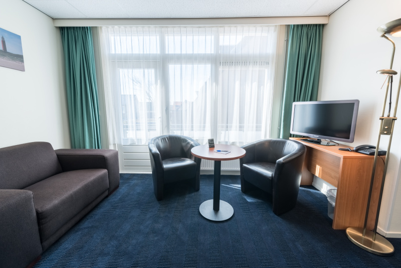 Vierpersoons kamer luxe met balkon - Douche/toilet – afbeelding 4