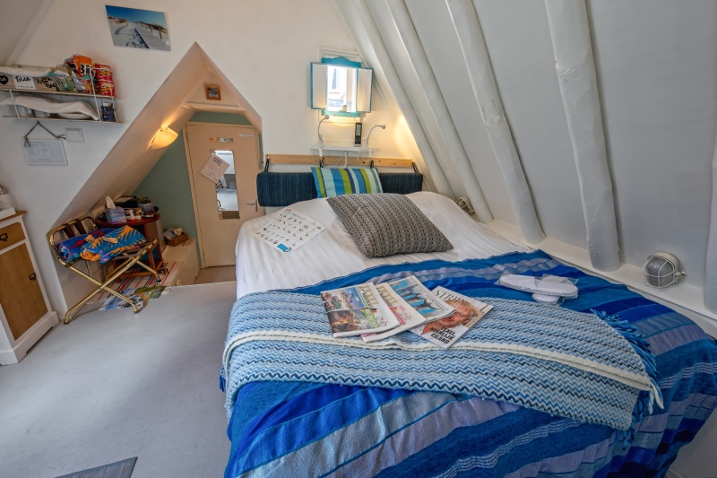 Tweepersoons kamer met boxspring bedden - Douche/toilet – afbeelding 5