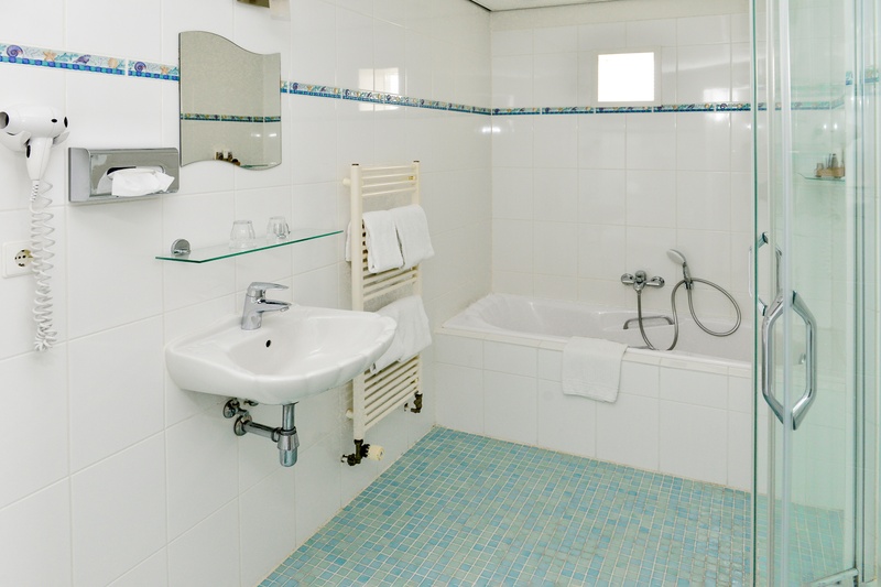 Tweepersoons kamer - Bad en/of douche & toilet – afbeelding 5
