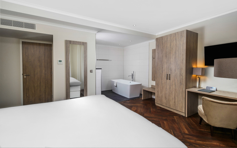 Tweepersoons Luxe Kamer Badkamer 'en suite' - Bad/douche/toilet – afbeelding 2