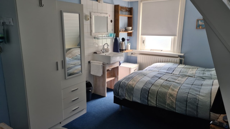 Tweepersoons kamer 02 met gedeelde badkamer – afbeelding 5