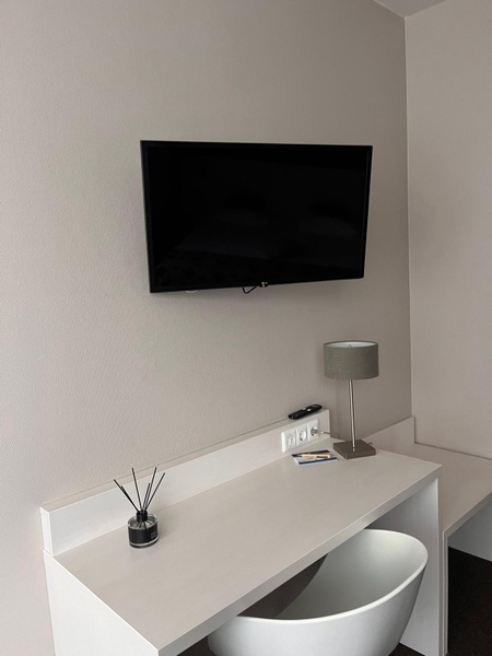Eenpersoons ruime kamer - Douche/toilet – afbeelding 4