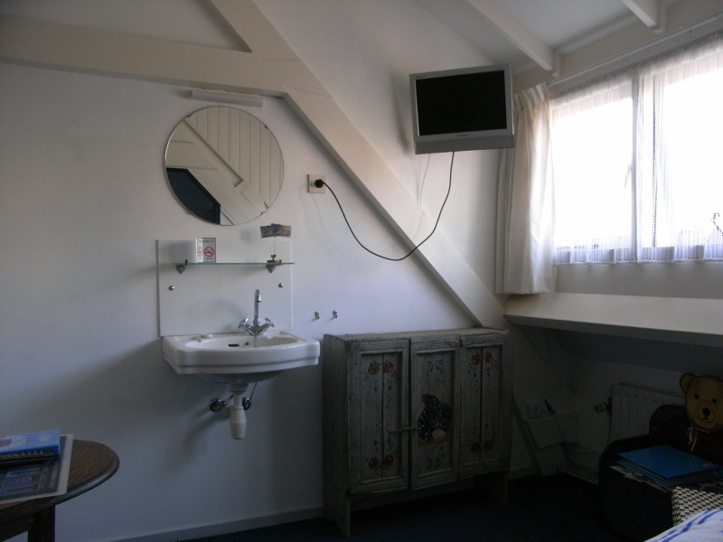 B&B 't Waalderhofje - Eenpersoonskamer met bedstee – afbeelding 3