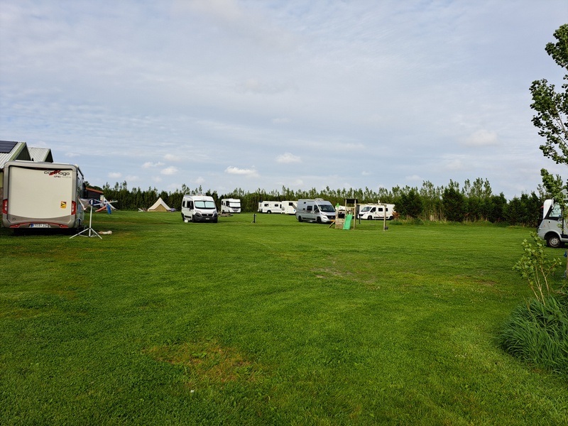 Kampeerplaats 10 met privé sanitair – afbeelding 4