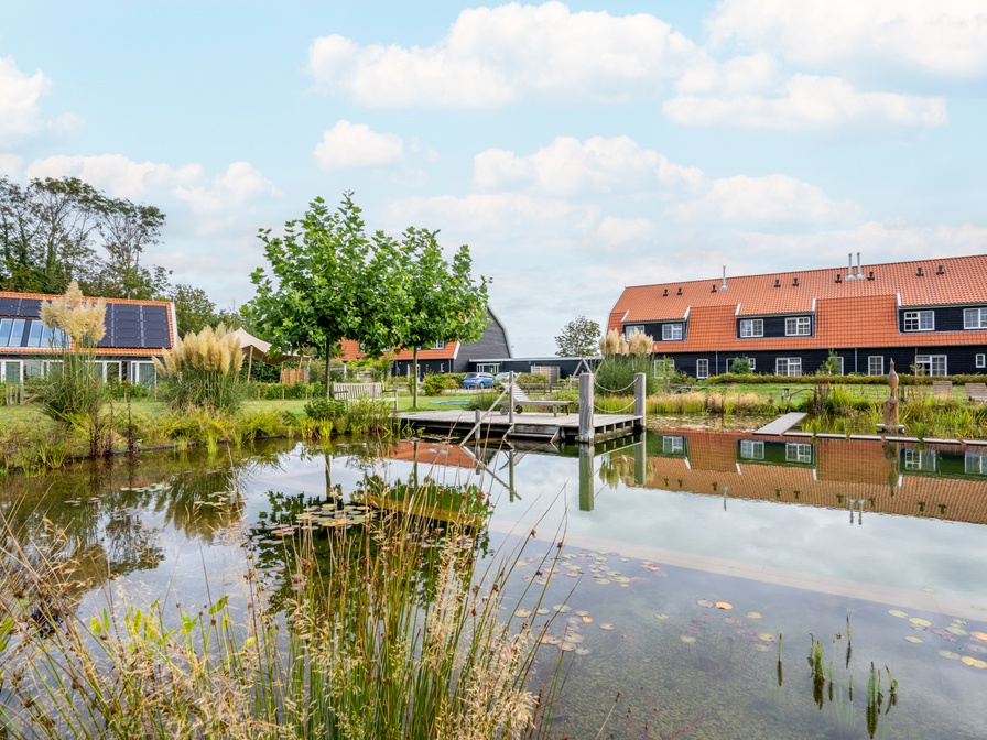 Private business villa met 18 hotelkamers
