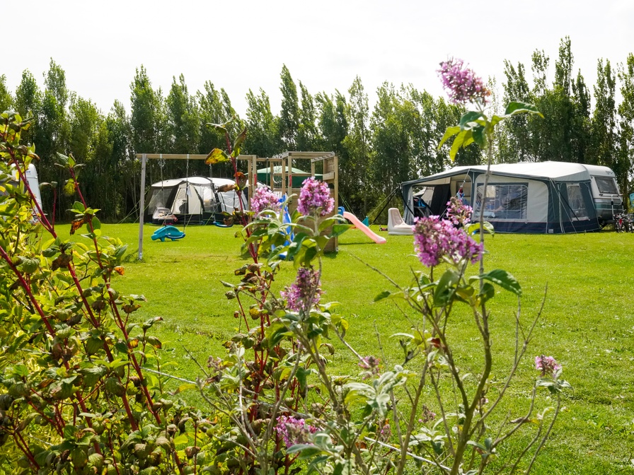 Kampeerplaats 14 met privé sanitair